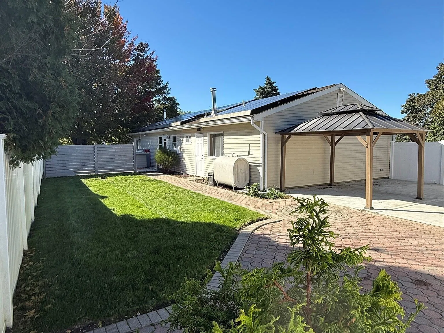 4 bed, 1460 sqft, $3,995 — Photo 2