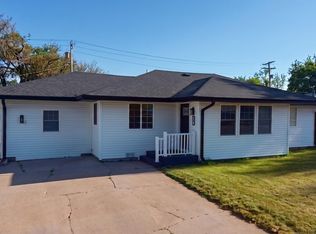 321 W 12th St, Cozad, NE 69130