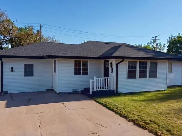 321 W 12th St, Cozad, NE 69130