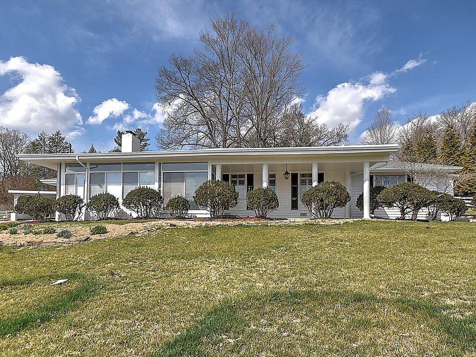 1st image of 502 Valley Dr