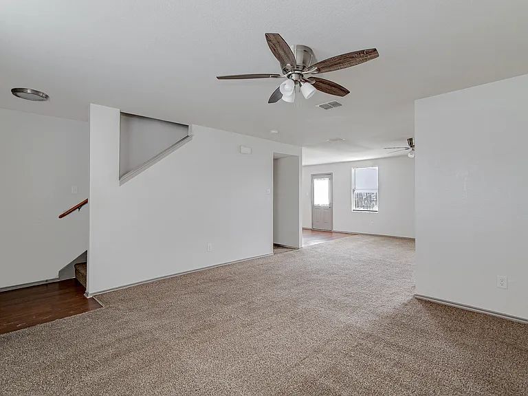 1420 Krista Dr — Photo 3