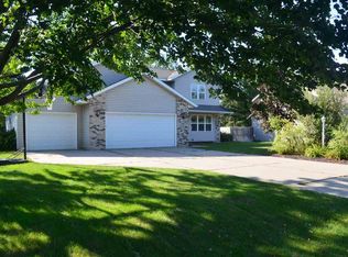 1861 Red Oak Dr, Plover, WI 54467