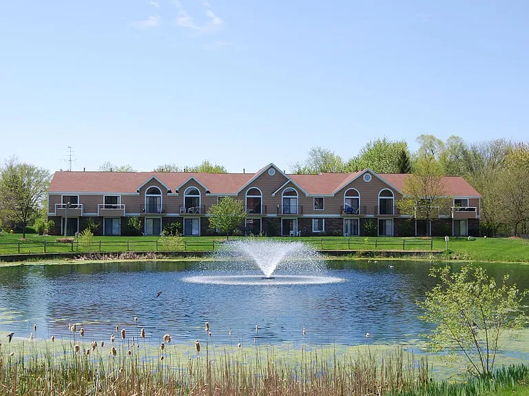 Hampton Lakes Apartments — Photo 47