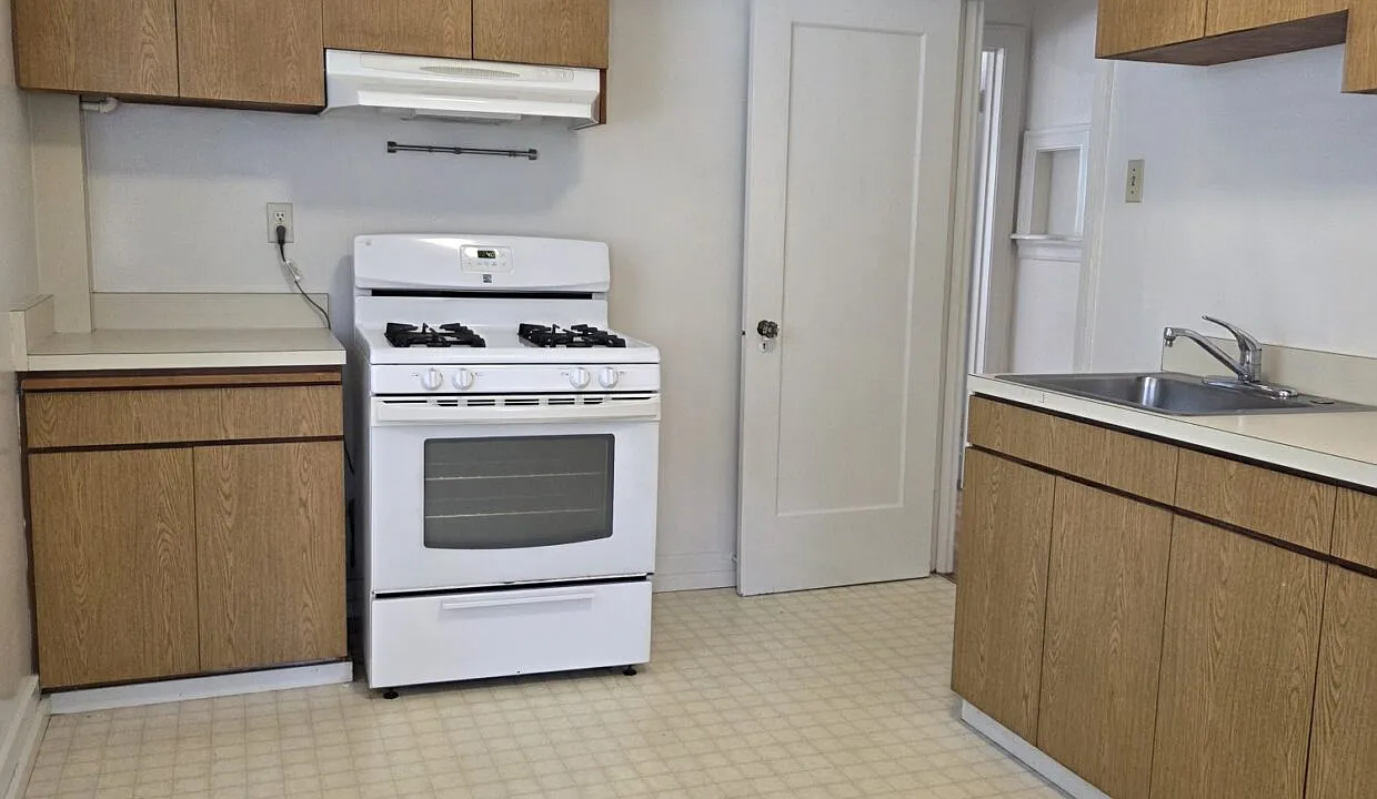 Studio, 400 sqft, $1,800 — Photo 1