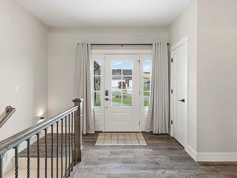 3912 Travers Cir — Photo 4