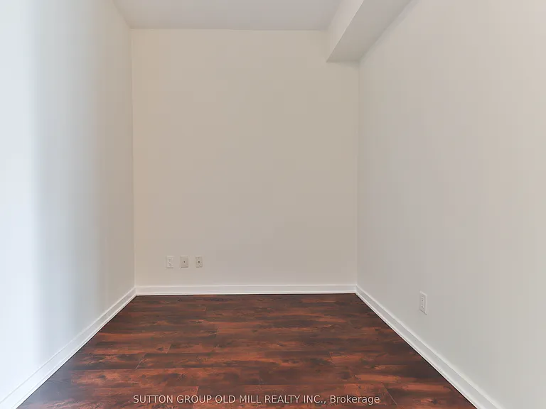 105 The Queensway #2516 — Photo 10