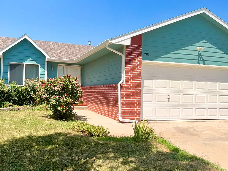 2117 S Rogers Cir — Photo 1