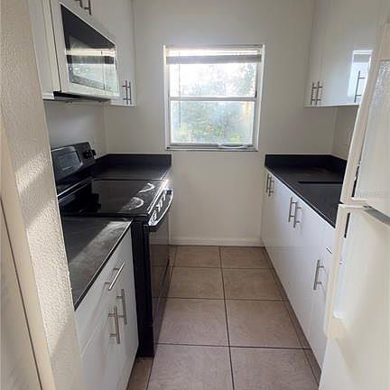 3rd image of 1926 Honour Rd APT 4
