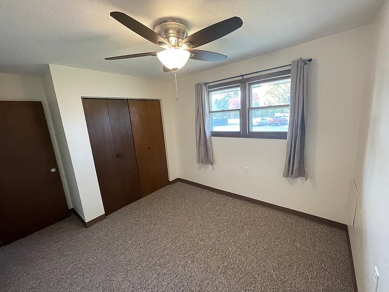 800 Fairfield Dr #15 — Photo 4