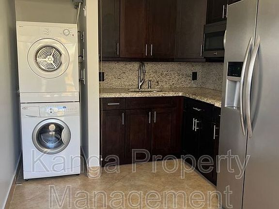 3rd image of 430 Nottingham Blvd Unit 2