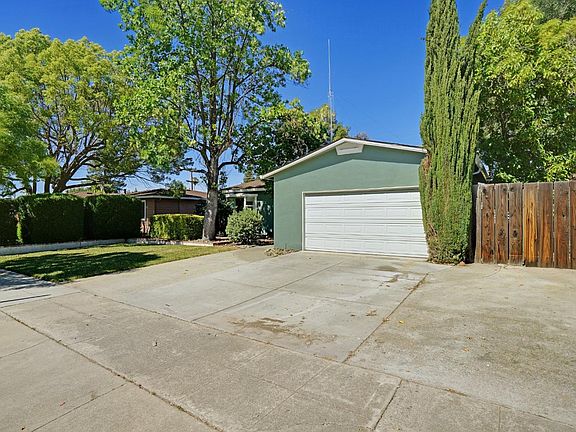 3rd image of 3834 Arbuckle Dr