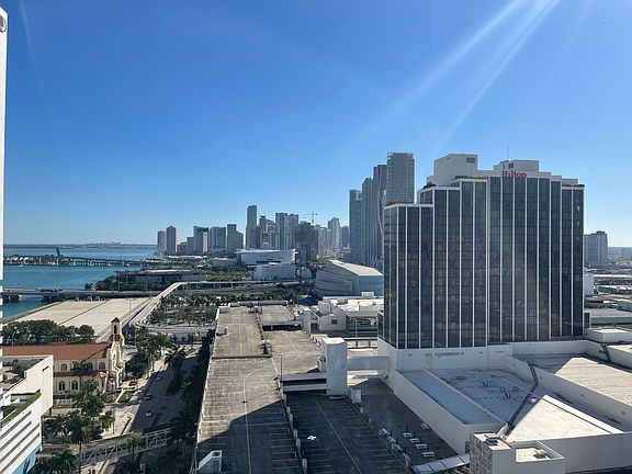 3rd image of 1750 N Bayshore Dr #7