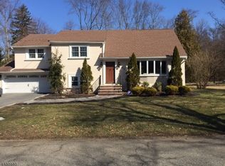45 Grove St, Oakland, NJ 07436