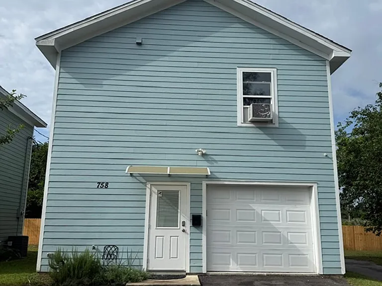 758 Parklawn Ct — Photo 1