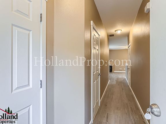 5th image of 642 SE Shega Ct