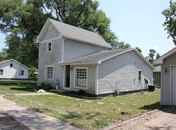 3rd image of 230 E Chestnut St