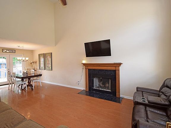 3rd image of 2523 Buckingham Ct