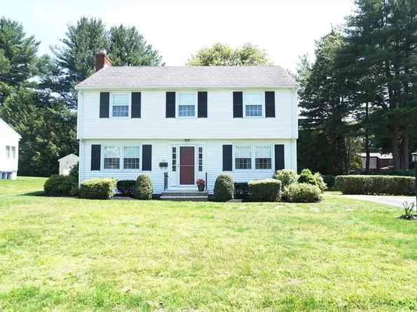 40 Miriam Ln, Lowell, MA 01852