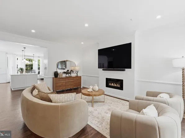 210 Painted Post Ln, Gaithersburg, MD 20878