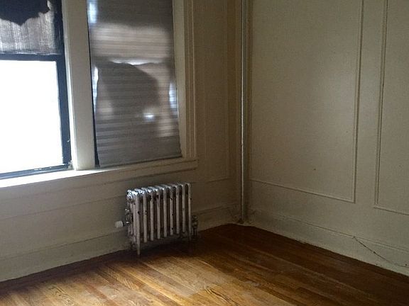 4th image of 2100 Westbury Ct APT 4G