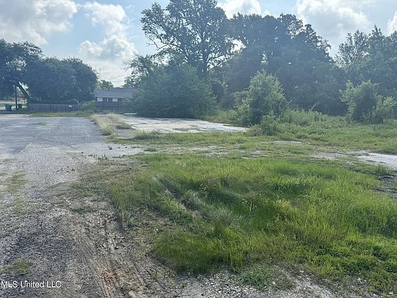 3rd image of 329 Ballentine St