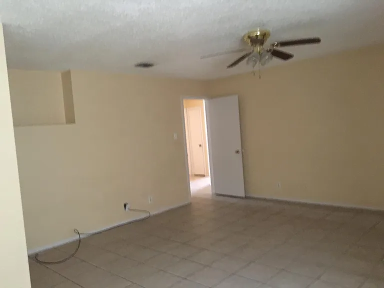 3319 Tree Grove Dr — Photo 8