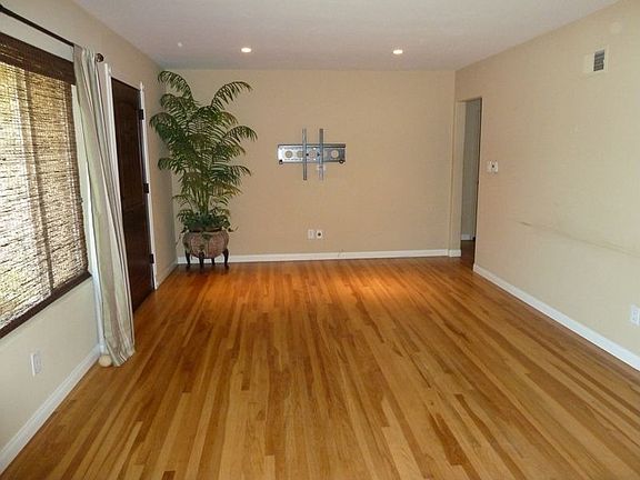 3rd image of 6843 Newberry St