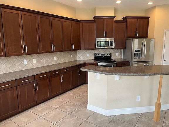 5th image of 228 Westyn Bay Blvd