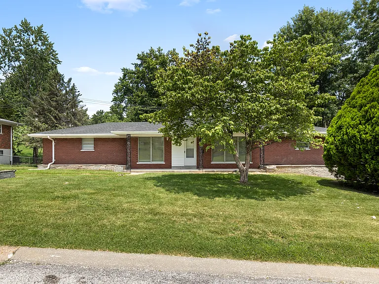 901 Cadora Dr — Photo 1