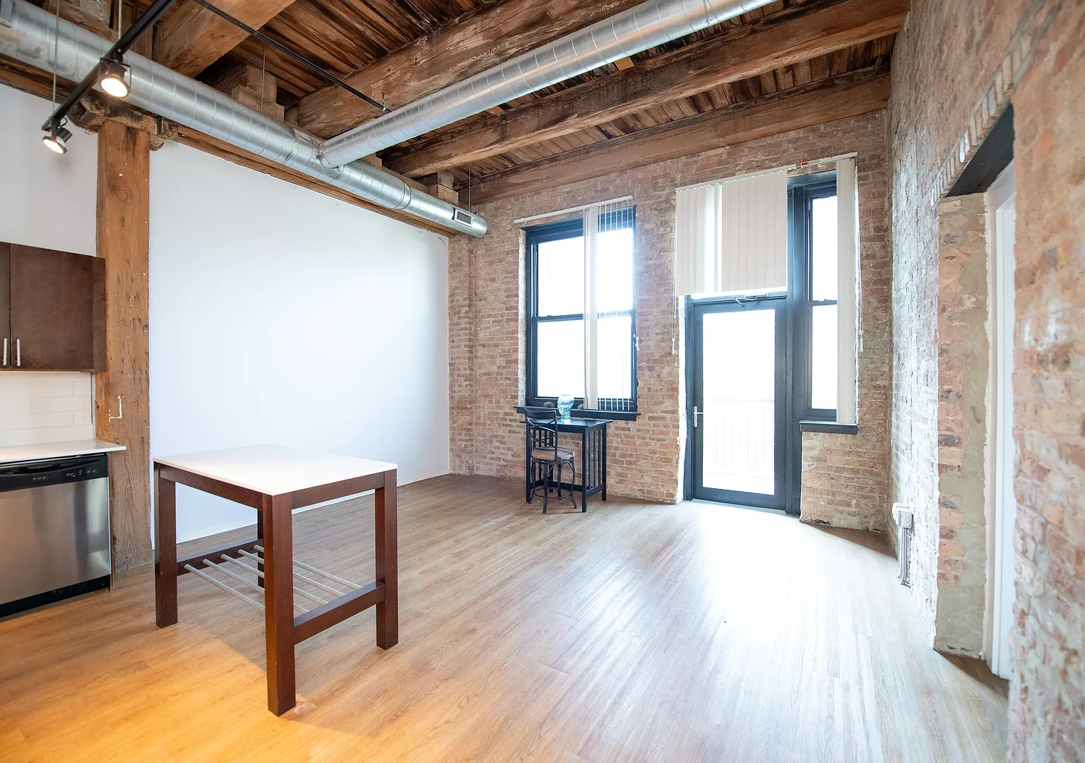2 bed, 1100 sqft, $2,600 — Photo 3