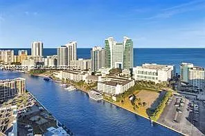 Sea Air Towers Condo — Photo 2