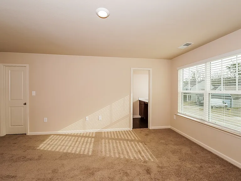 535 Clover Cir — Photo 8