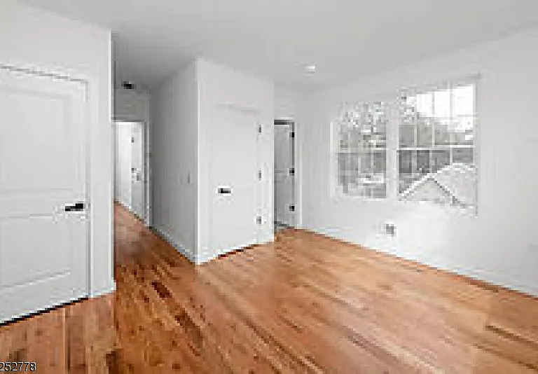 125 Broughton Ave #1 — Photo 9