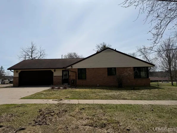811 W Brown St, Iron Mountain, MI 49801
