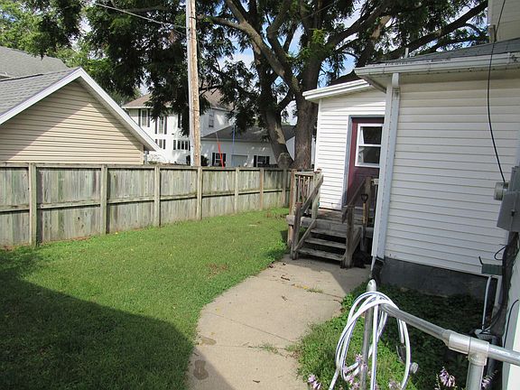 3rd image of 212 S 2nd St