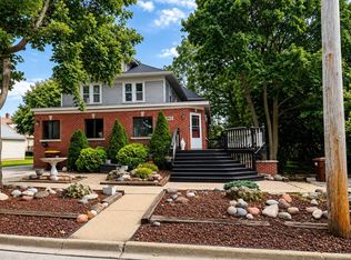 817 Blakely St, Woodstock, IL 60098