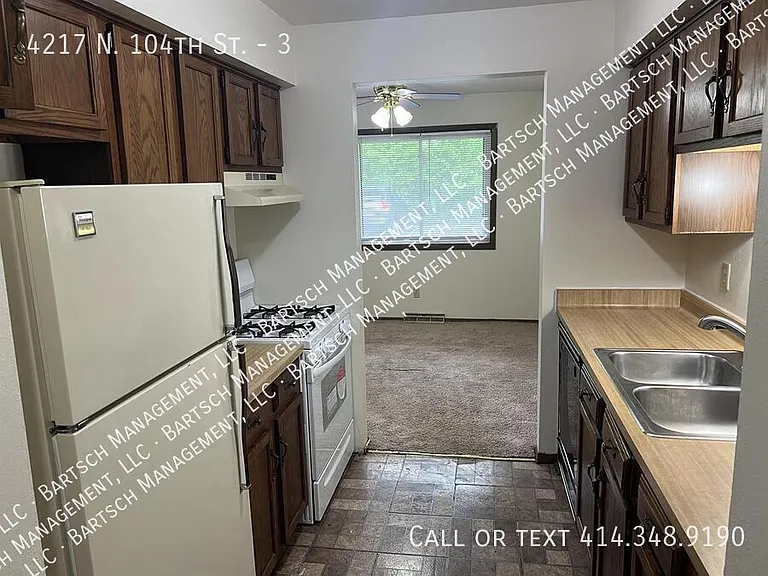 4217 N 104th St #3 — Photo 4