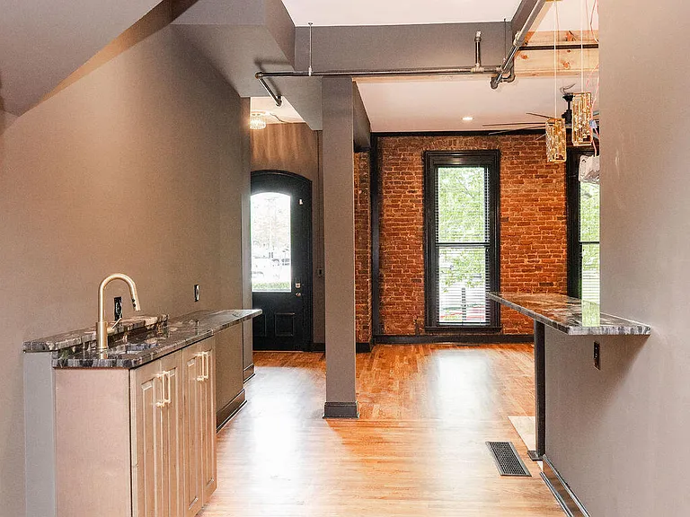 275 S Limestone St #150 — Photo 26