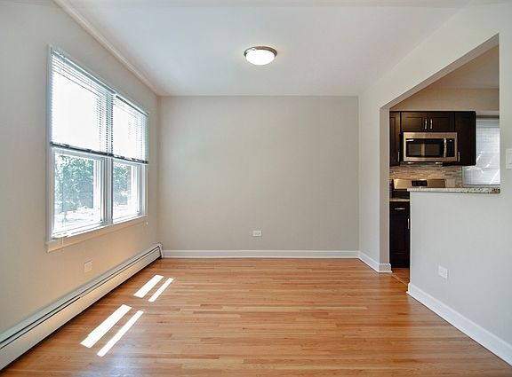 4th image of 2724 W Berwyn Ave APT 2B
