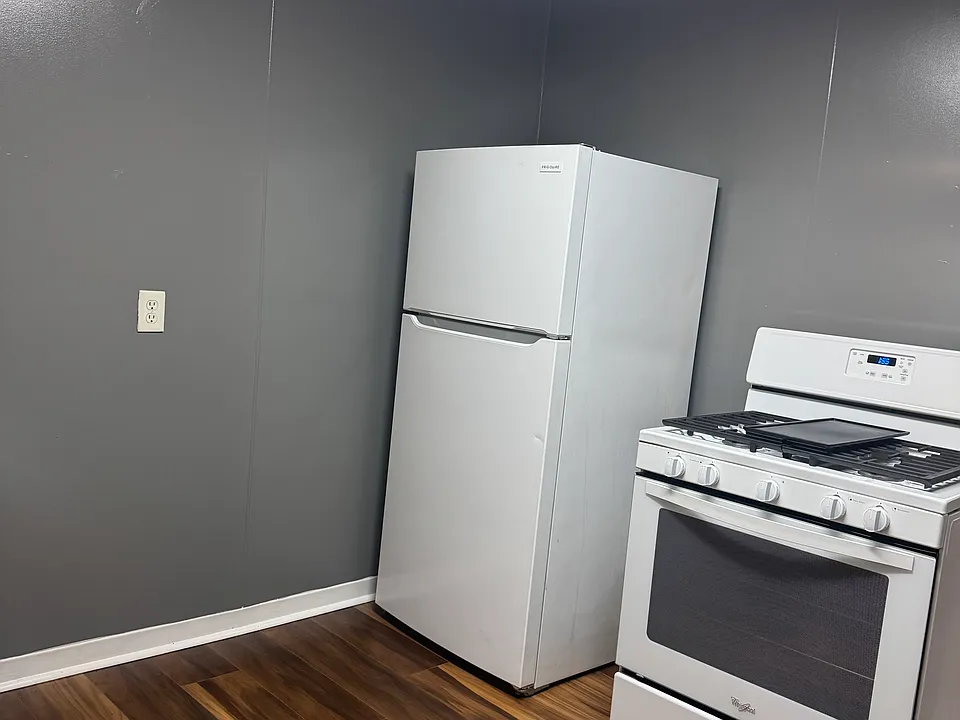 89 Dahlgren Ave #3