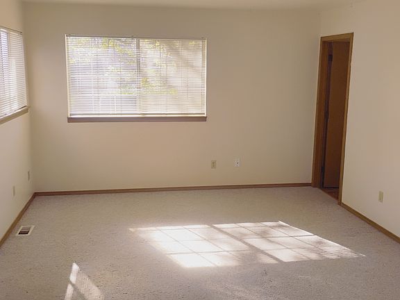 3rd image of 12312 40th Ave NE #2B