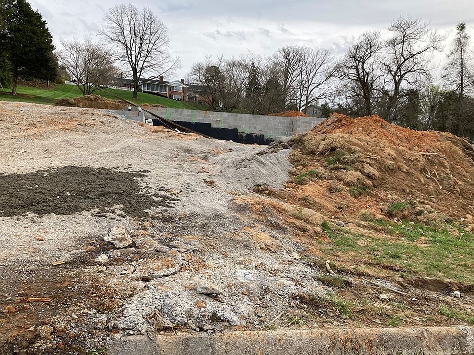 2nd image of 1359 N Johnson