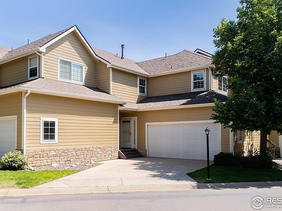 3rd image of 211 Rockview Dr