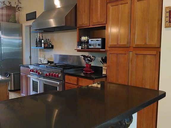 Gourmet kitchen
