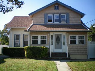 70 Oakview Ave, Farmingdale, NY 11735