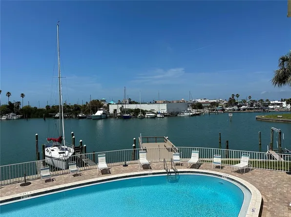 12500 Capri Cir N APT 401, Treasure Island, FL 33706
