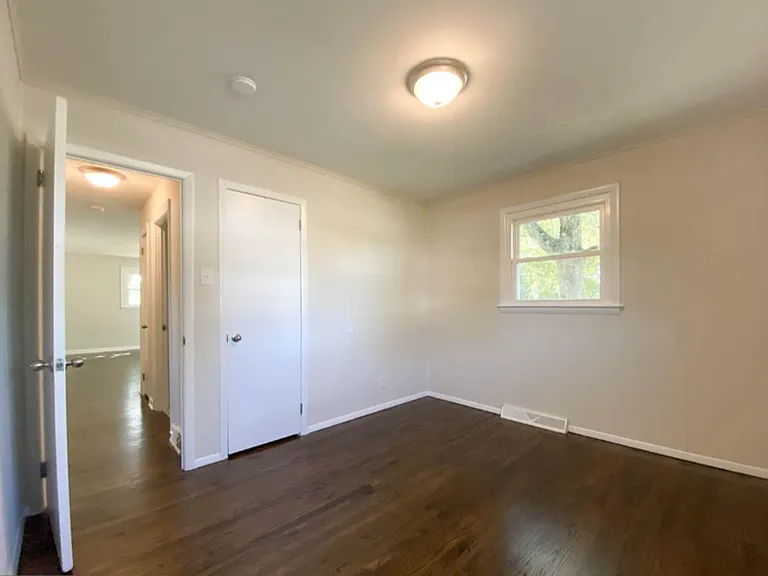 622 Fairmount Dr — Photo 8