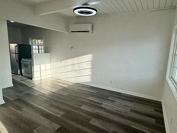 4th image of 8138 Dodie St