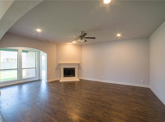 5th image of 860 Sandbox Dr