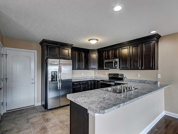 5th image of 255 Banyan Blvd